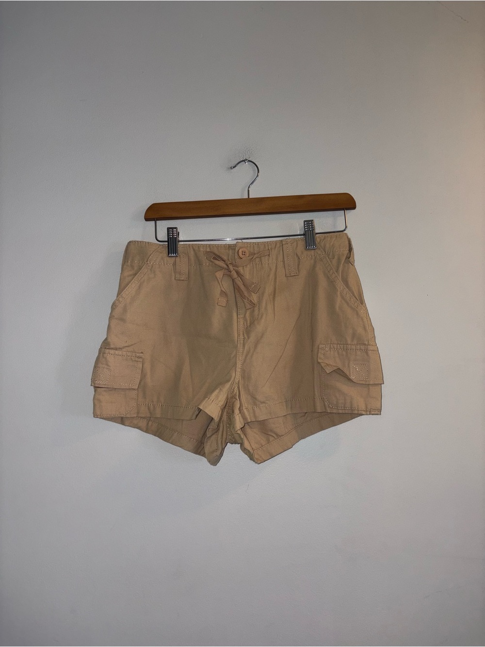 Aeropostale | Beige Cargo Shorts (NWT)